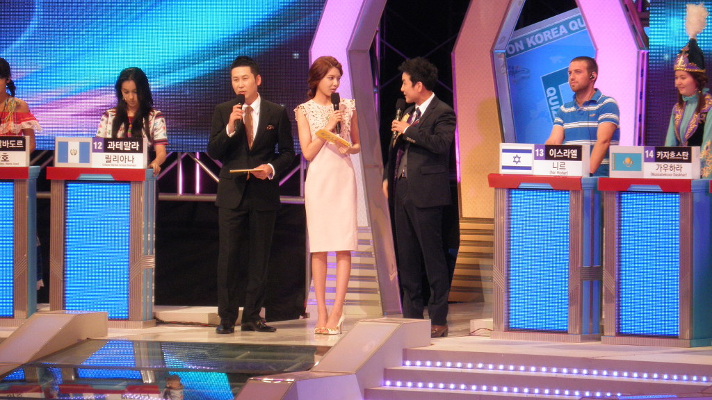[PIC][31-08-2012]Hình ảnh mới của MC SooYoung tại chương trình "KBS Chuseok Special Quiz" vào tối nay 20468C3B5040BBBF352997