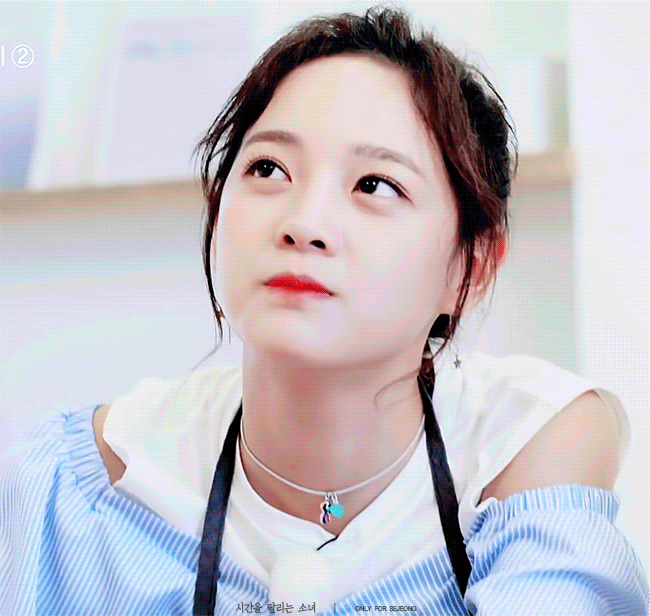 이마에 딱밤 한대 때리고 싶은 아이돌.gif | 인스티즈