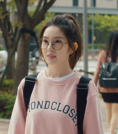 안경 쓴 여신.gif | 인스티즈