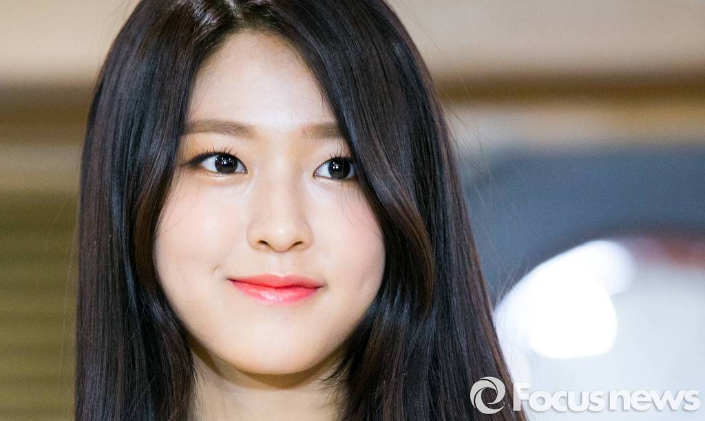 큰 사진으로 보는 오늘자 에이핑크 오하영-조보아-AOA 설현.jpg (20대 총선 사전 투표) | 인스티즈