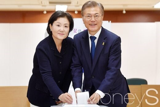 대통령 이니의 든든한 조력자들 jpg | 인스티즈