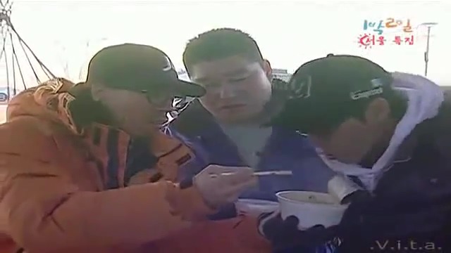 [1박2일] 한강에서 컵라면 먹방 은초딩의 천재적인 라면 뺏어먹기 jpg | 인스티즈