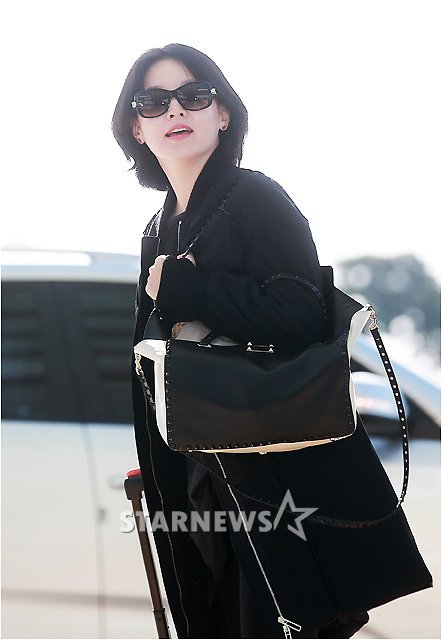 오늘자 밀라노로 출국하는 이영애.jpg | 인스티즈