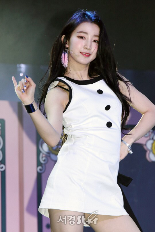 갓세정 보려고 구구단 뮤비 틀었다가 예뻐서 눈에 들어온 애.jpgif | 인스티즈