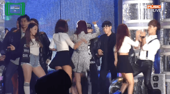 에이핑크를 보다 들킨 유병재.gif | 인스티즈