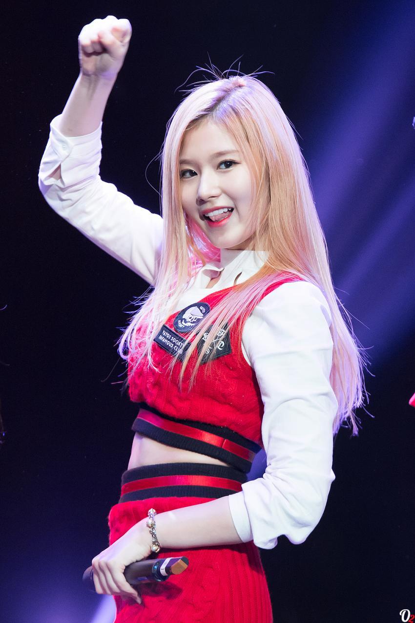[트와이스] 생각보다 작은게 많은 사나.gif | 인스티즈