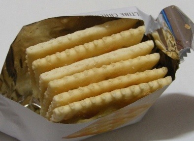 비슷해도 미묘한 맛차이로 팬덤이 크게 나눠지는 과자둘 | 인스티즈