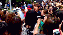 화풀이하듯 때리는 매니저들.gif | 인스티즈