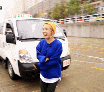 난쟁이 똥자루만한 초아가 신난모습.gif | 인스티즈