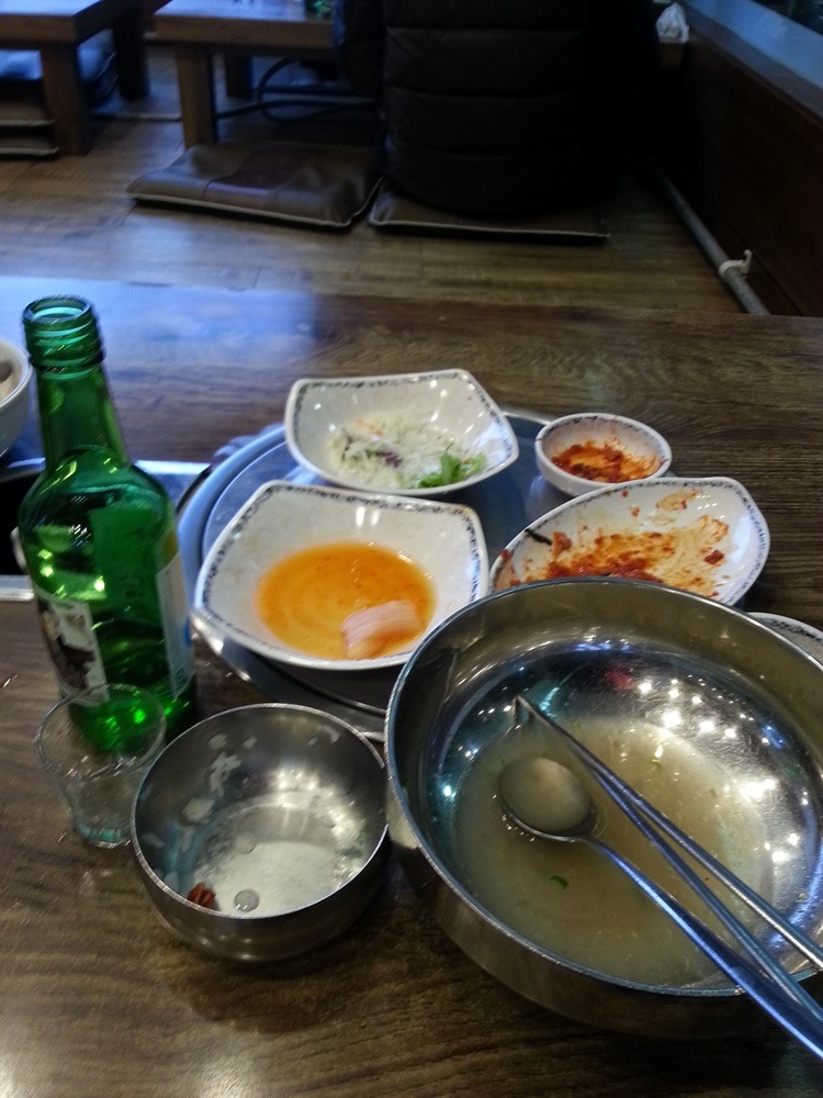 누구에게도 방해받지 않으며 신경쓰지 않고 음식을 먹는다는 포상의 행위 iN 동네놀이 | 인스티즈
