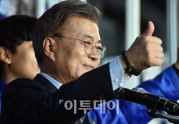 박근혜지지자였던분!)찬조연설 나선 피자집 주인 “문재인, '을' 위해 일할 사람” | 인스티즈