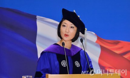 출생 3일만에 서울 거리 버려져..30대에 佛 장관 오른 女 | 인스티즈