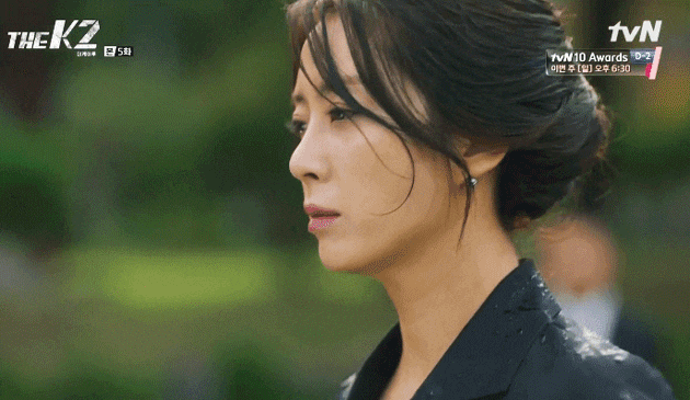 여초에서 은근히 화제였던 우산만 들고 있는데 멋있는 지창욱 | 인스티즈