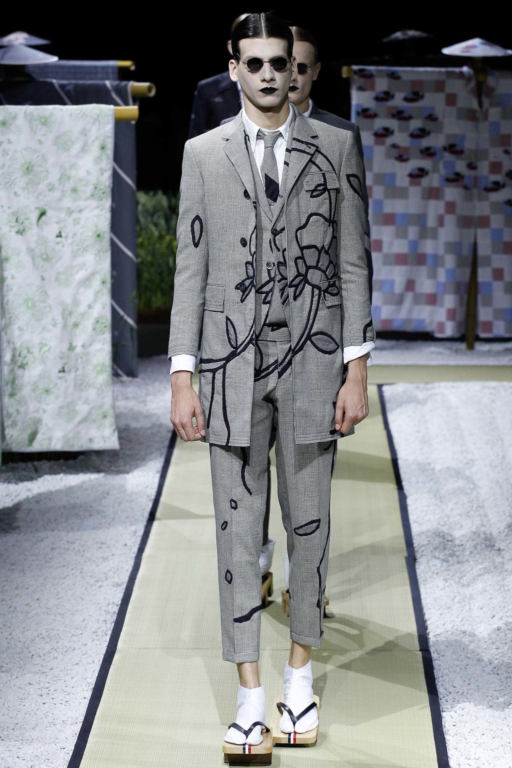 일본풍의 톰브라운 SS16 (데이터주의) | 인스티즈
