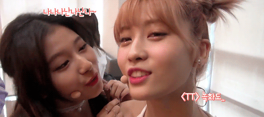 [트와이스] 현실친구 사나 모모.gif | 인스티즈