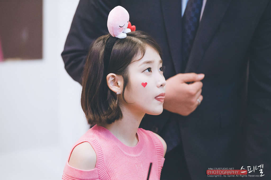 [17.04.30] 코엑스 팬사인회 아이유.jpg | 인스티즈
