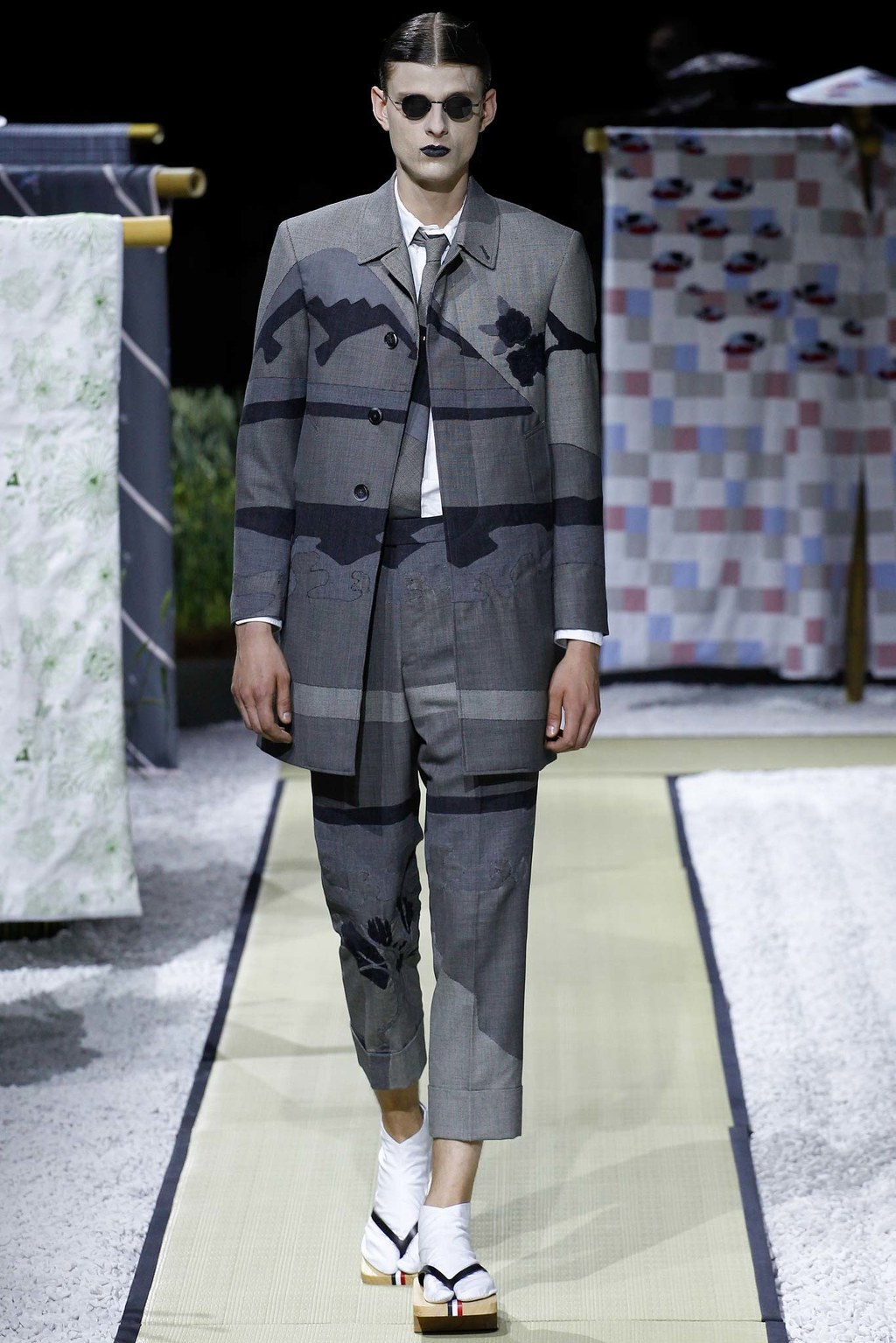 일본풍의 톰브라운 SS16 (데이터주의) | 인스티즈