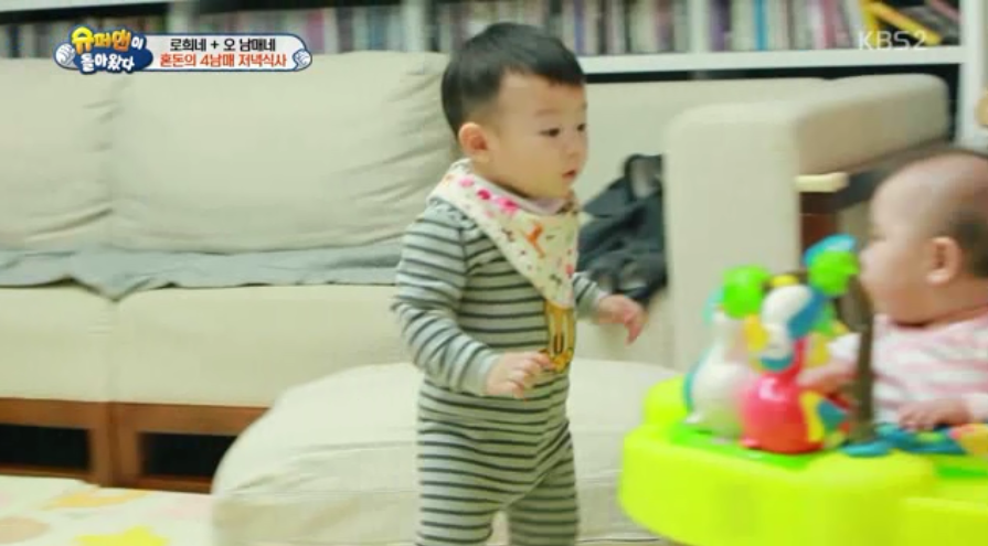 [슈돌] 대박이가 여동생을 돌보는 방법 ㄷㄷㄷ JPG | 인스티즈