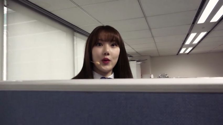 여자친구 정예린 두더지잡기.JPG | 인스티즈