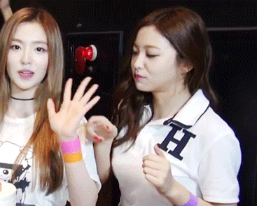 생크림 찍어먹는 17살 레드벨벳 예리.gif | 인스티즈