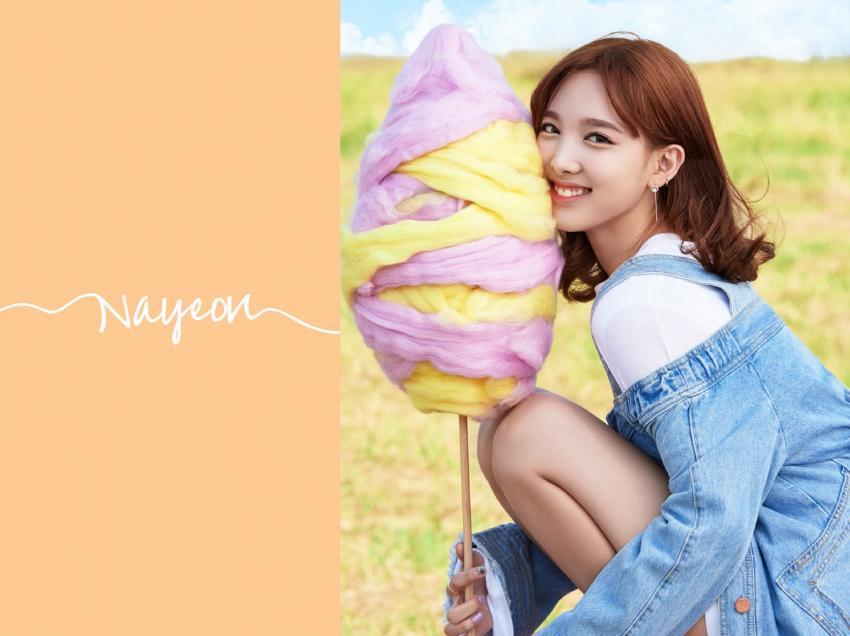 Re:이쁜 나연~찡이지만 과자흘리는 칠칠맞은 나연이 | 인스티즈