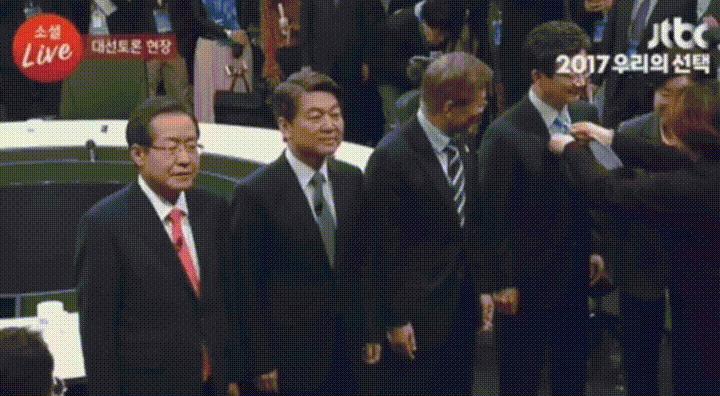 심상정 챙겨주는 문재인 .gif | 인스티즈