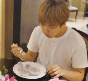 침샘어택 쩔게된다고 많이 거론되는 아이돌 먹방모음.gif | 인스티즈