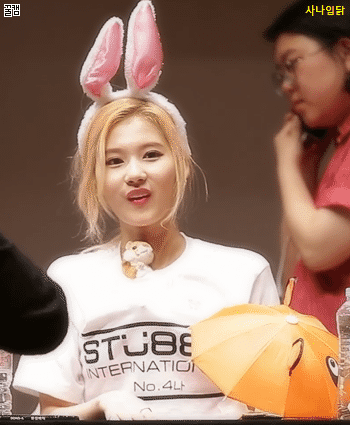 [트와이스] 선물 받아서 신난 사나 .jpgif | 인스티즈