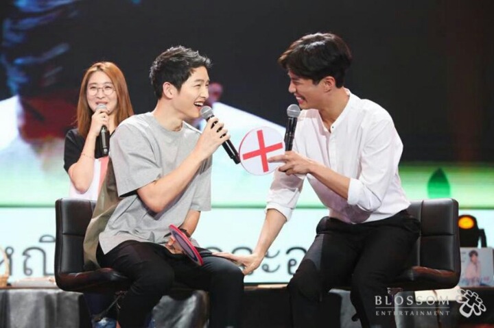 태국에서 송중기&박보검.jpg | 인스티즈