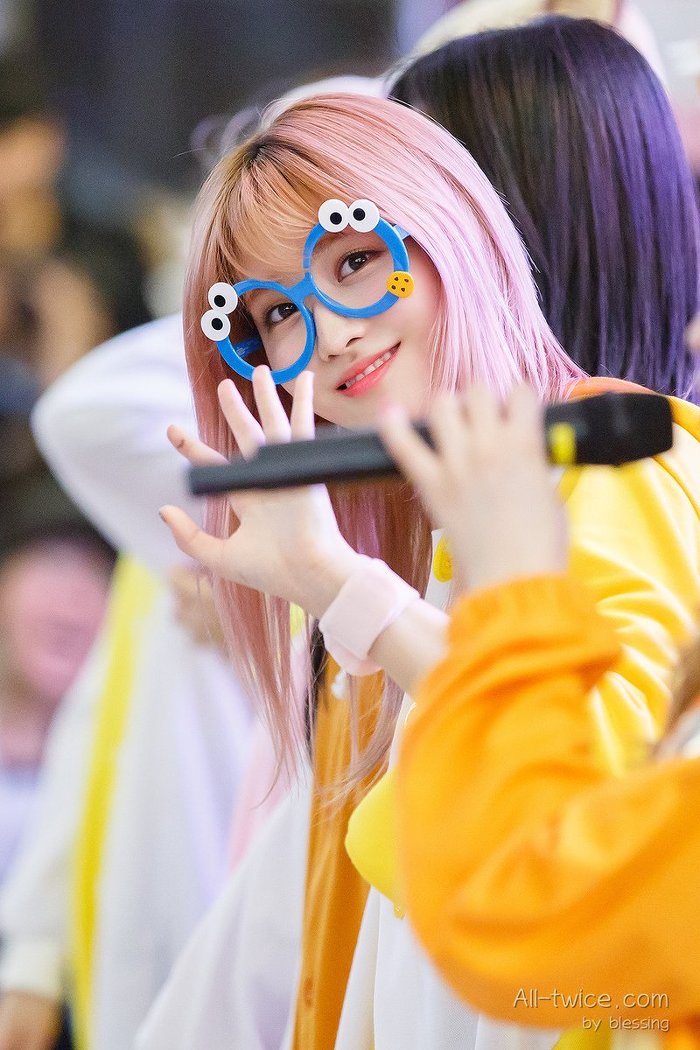 모모F 이미지