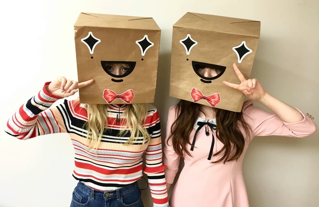상자쓴 트와이스 모모와 러블리즈케이 | 인스티즈