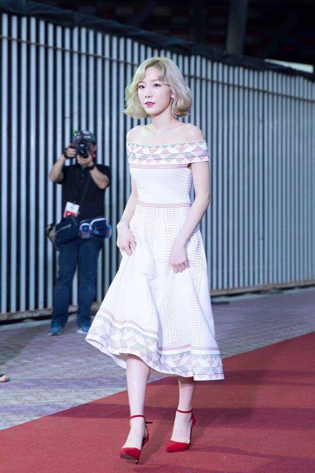 8명의 여자연예인 같은옷 다른느낌 | 인스티즈