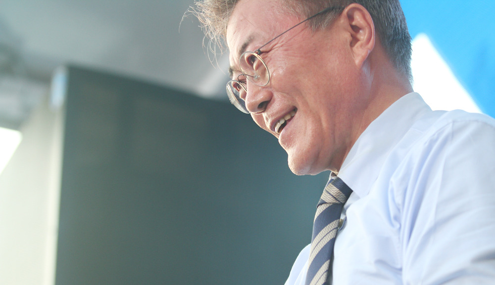 [문재인] 신촌에서 찍은 잘생긴 이니라오 | 인스티즈
