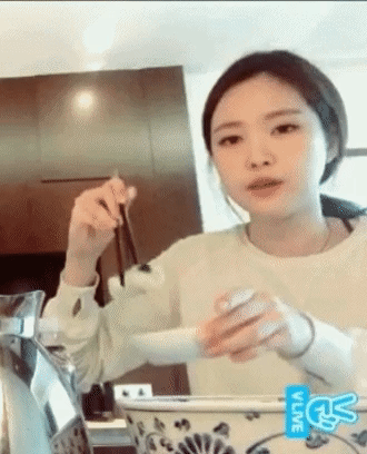 왼손도 말썽부릴 조짐이 보이는 오른손나은 [데이터주의] | 인스티즈