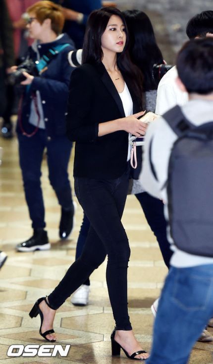오늘자 일본가는 설현 공항..jpg | 인스티즈