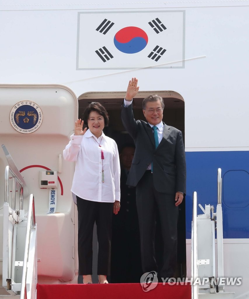 베트남 다낭에 도착한 문재인 대통령과 김정숙 여사 | 인스티즈