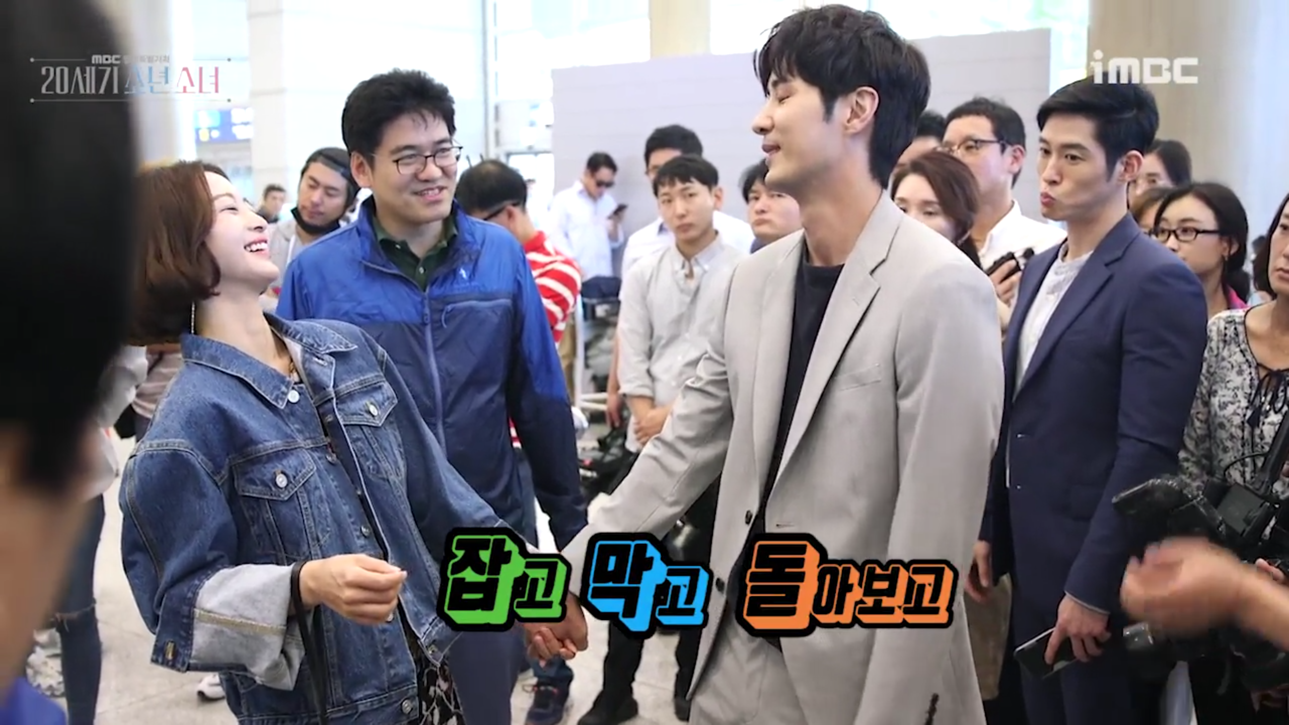  감독님의 여성 캐릭터에 대한 디테일이 느껴지는 디렉팅 장면.jpgif | 인스티즈