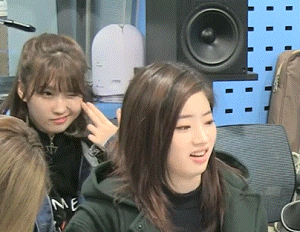 [twice] 오늘자 고통받는 둡둡 다현이.gif(feat. 모모 미나 나연) | 인스티즈