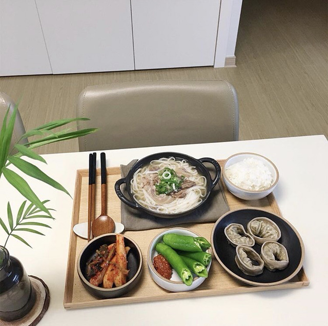 집밥 먹기 위해서라도 칼귀가 할 수 밖에 없는 흔한 아내분의 밥상 | 인스티즈