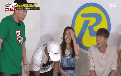 [런닝맨] 강하늘 박서준 보고 좋아하는 전소민.gif | 인스티즈