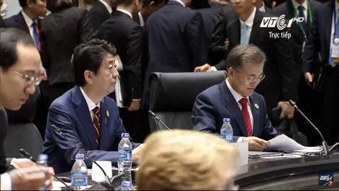 11/11 APEC 정상회의 본회의 세션에 참석한 문재인 대통령 | 인스티즈