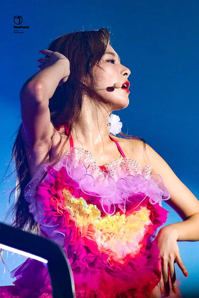 무대에서 땀흘리는 슬기 ㄷㄷㄷ.jpg | 인스티즈