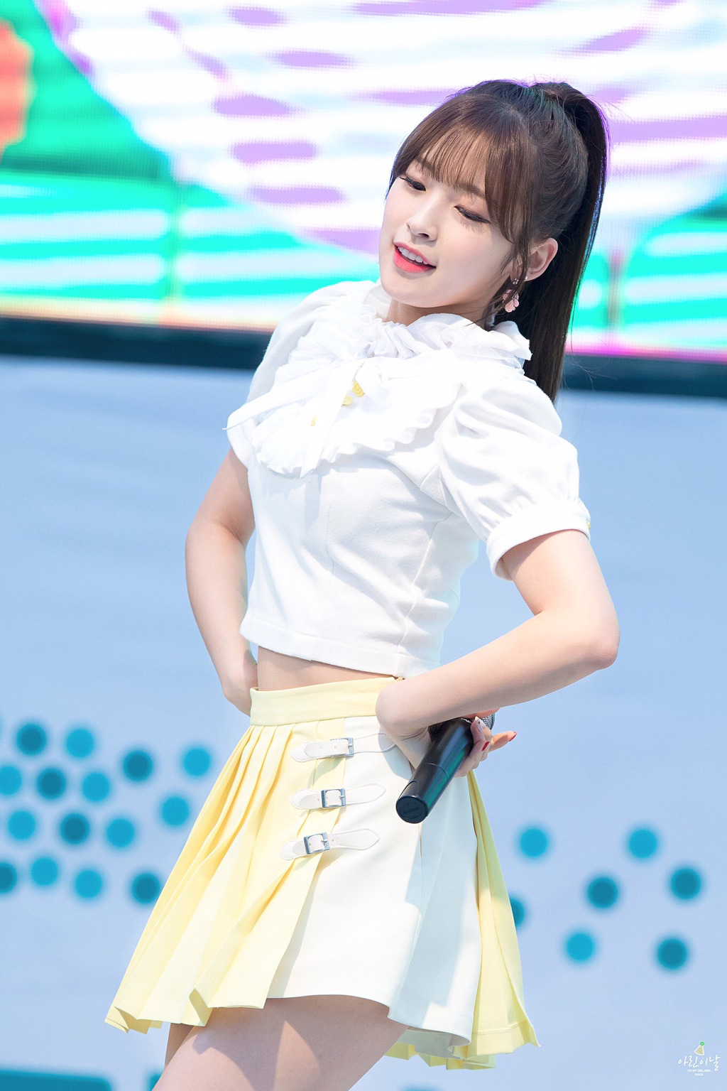 [오마이걸] 비가와서 그런지 몸의 온도가 내려간 것 같아서 아린이 | 인스티즈