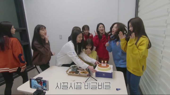 [Fromis_9] 캡틴 이새롬의 생일을 준비하는 귀요미들.jpg | 인스티즈