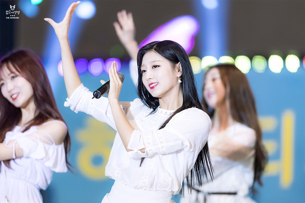 [러블리즈] 밤이 되어도 더운 것 같아서 예인이 | 인스티즈