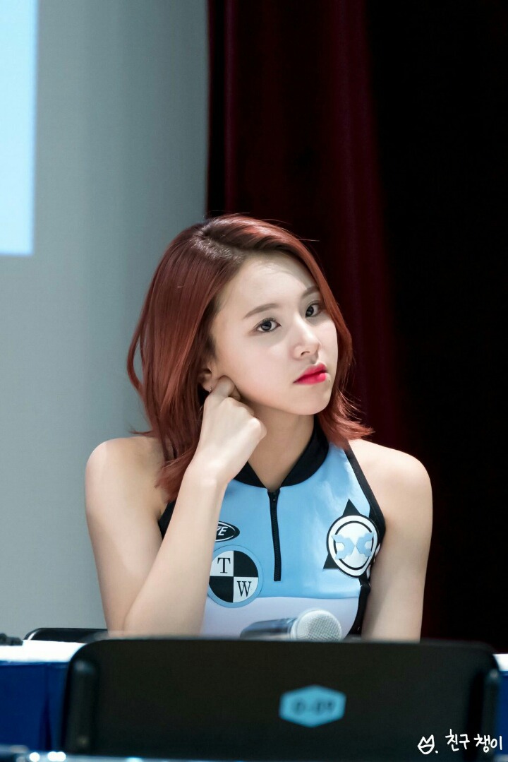 트와이스 채영의 옷태 잘나는 직각어깨.jpg | 인스티즈