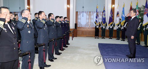 문 대통령 군 장성급 승진자 및 보직 신고식 | 인스티즈