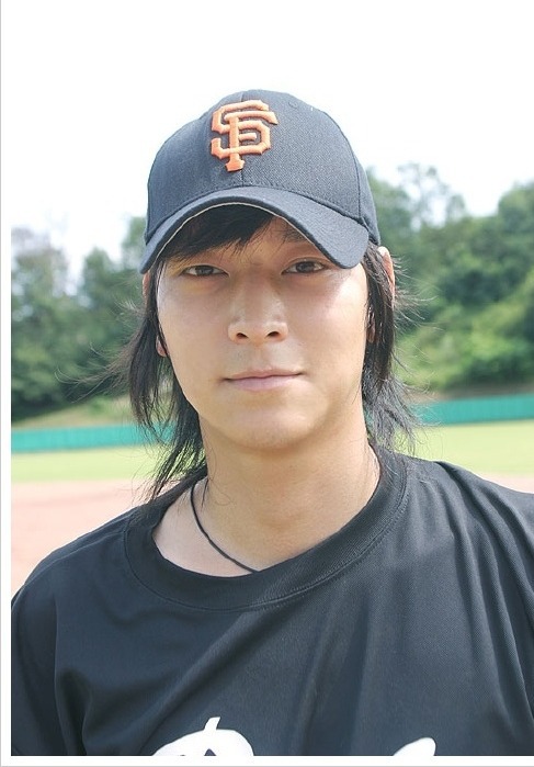 공놀이하는 강동원.gif | 인스티즈