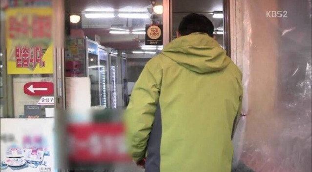 통닭이 먹고싶다는 딸을위해 직접 사러나온 아빠...jpg | 인스티즈