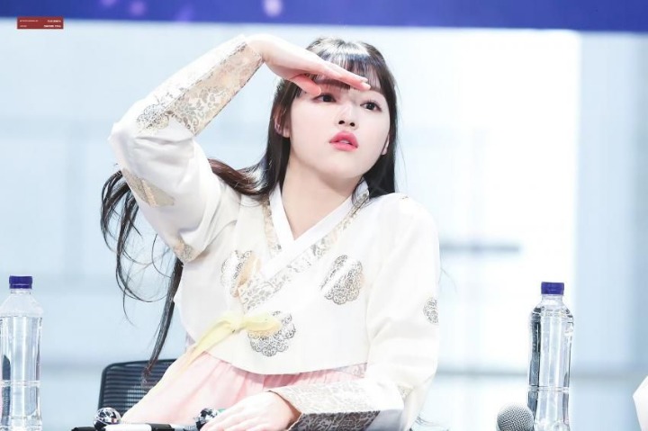 팬싸에서 한복입은 유아.jpg (오마이걸) | 인스티즈